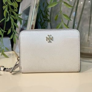 Tory Burch - white and gold wallet keychain